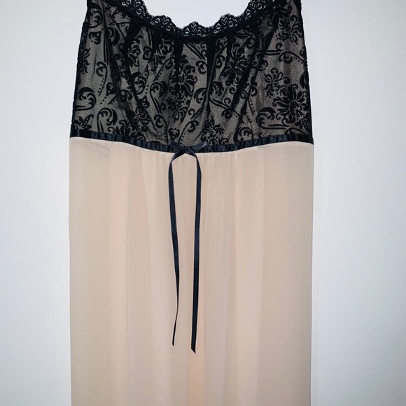 Linea donatella full length sheer night gown women, blush,not worn - Picture 3 of 10